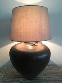 Schöne Stehlampe auf altem indonesischen Reiskrug, EINZIGARTIG!